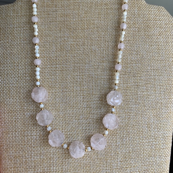 Louis Sinclair carved rose quartz and coral necklace. - Picture 5 of 8